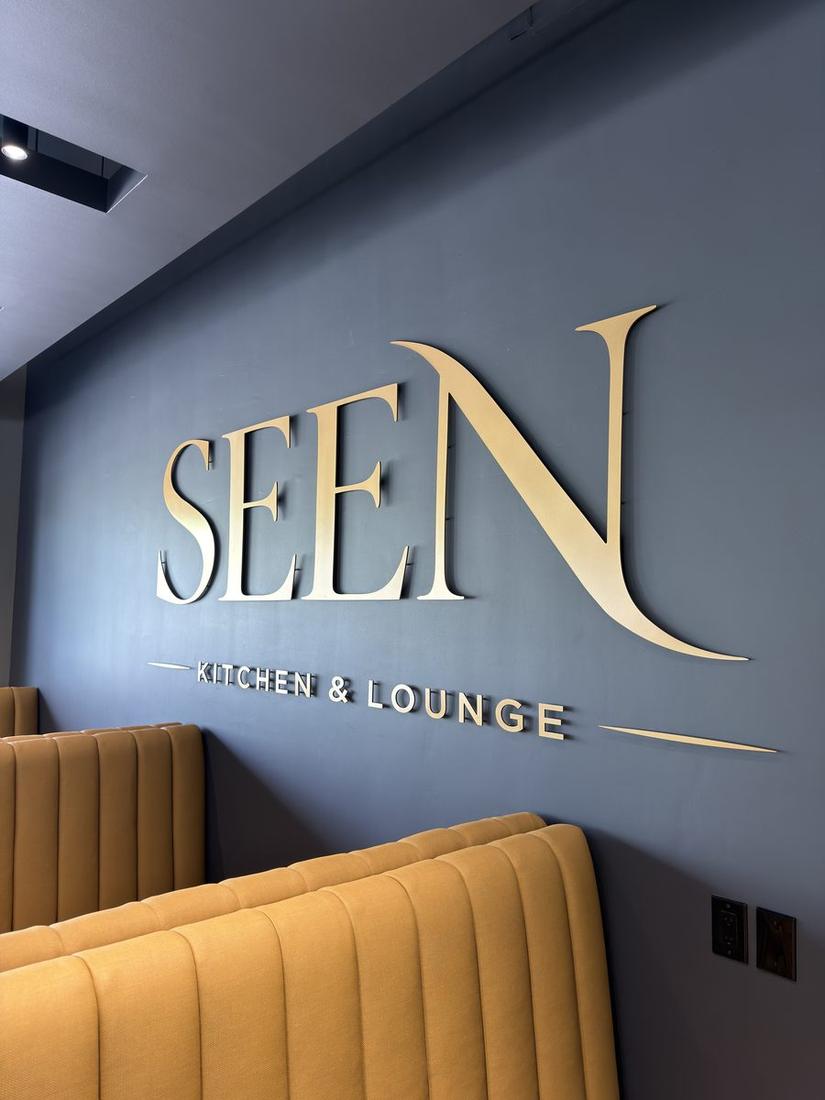 SEEN Kitchen & Lounge gold sign